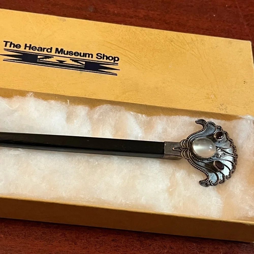 The Heard Museum shop mousquetaire Sword